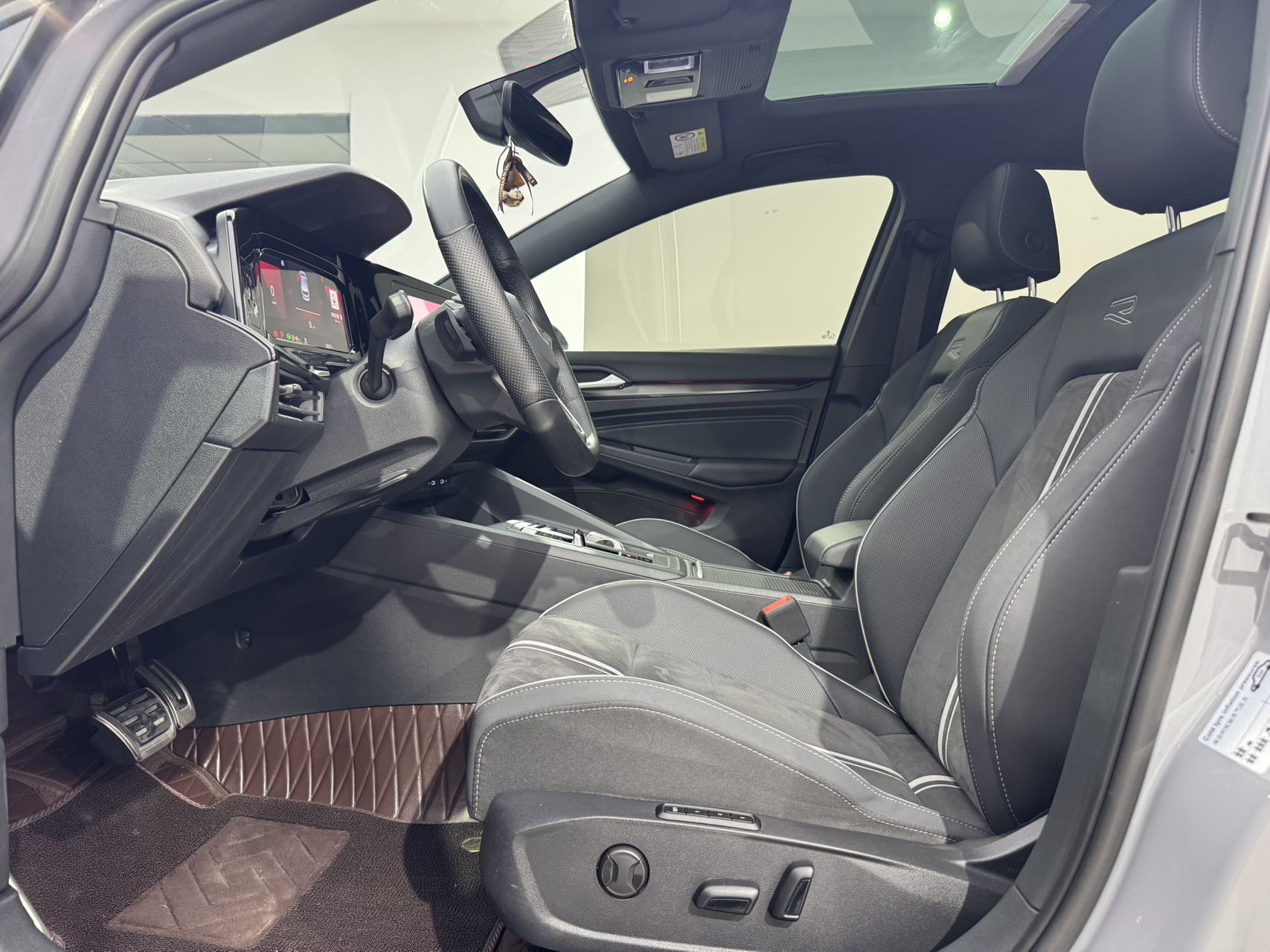Volkswagen Golf 2023 car image #7