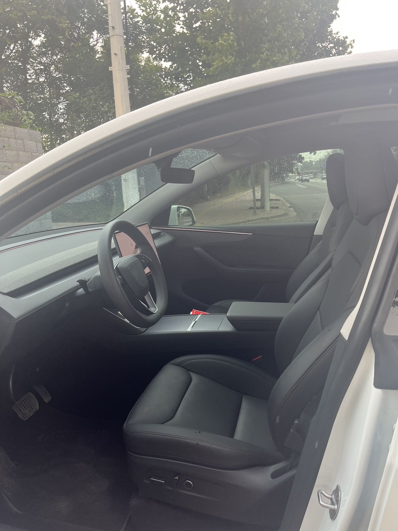 Tesla Model Y 2025 car image #7