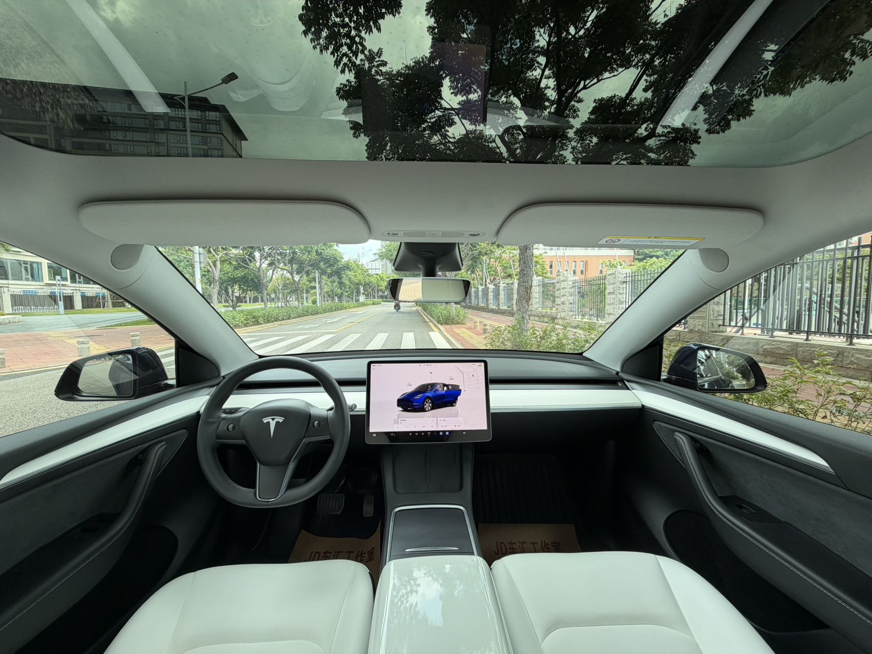 Tesla Model Y 2023 car image #9