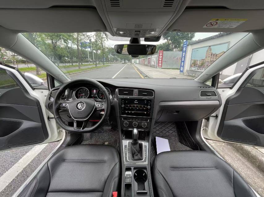 Volkswagen Golf (Imported) 2020 #7 Volkswagen Golf (Imported) 2020 صورة سيارة #7