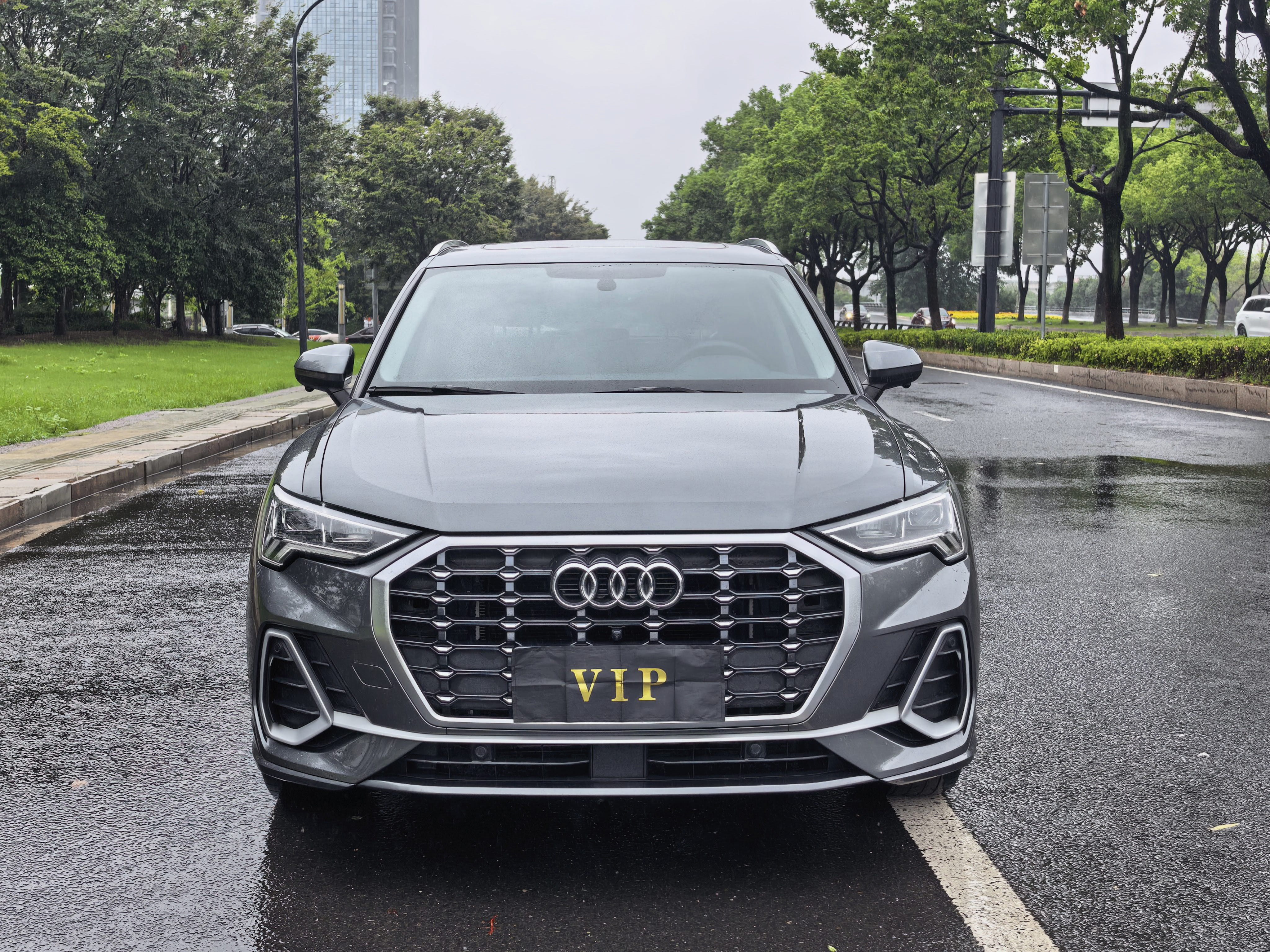 Audi Q3 2022 car image #2