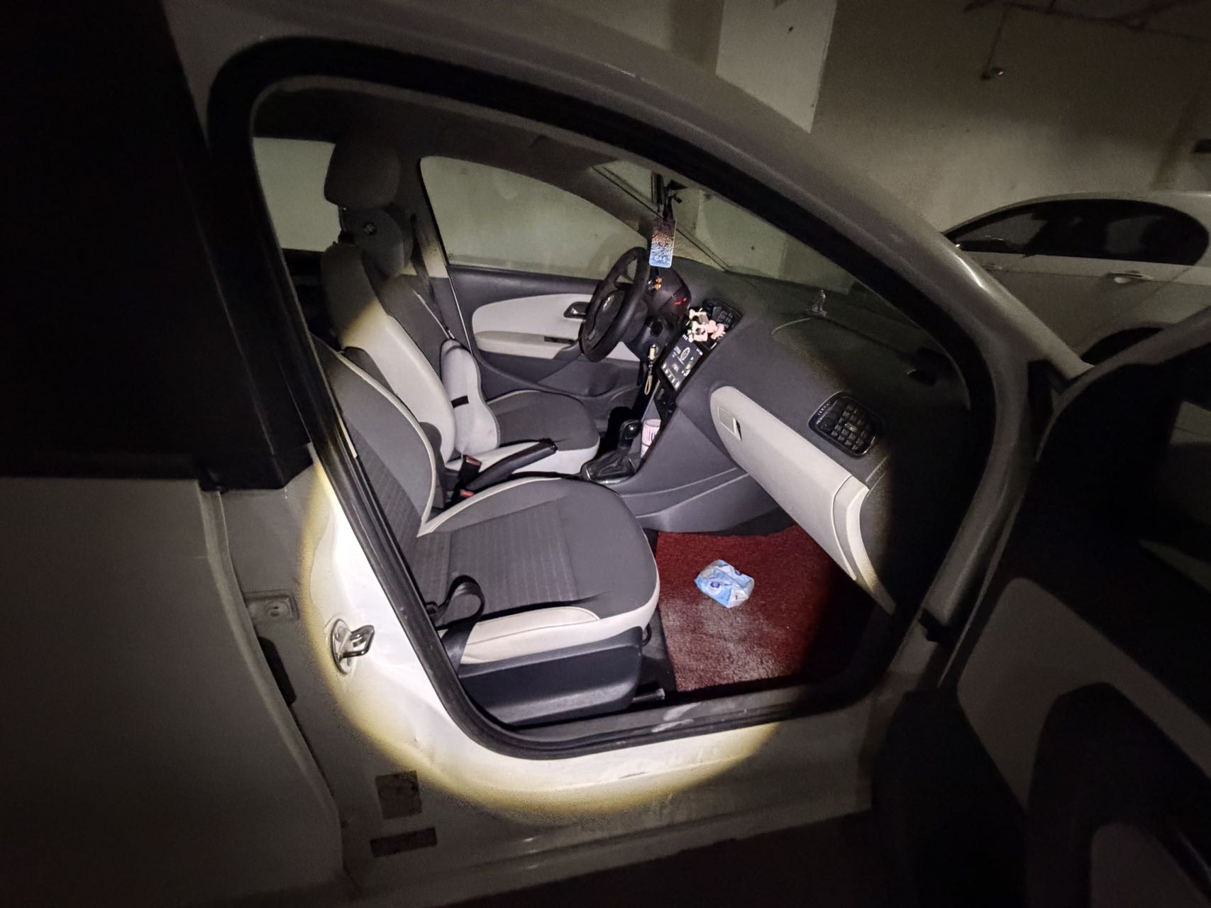 Volkswagen Polo 2015 car image #6
