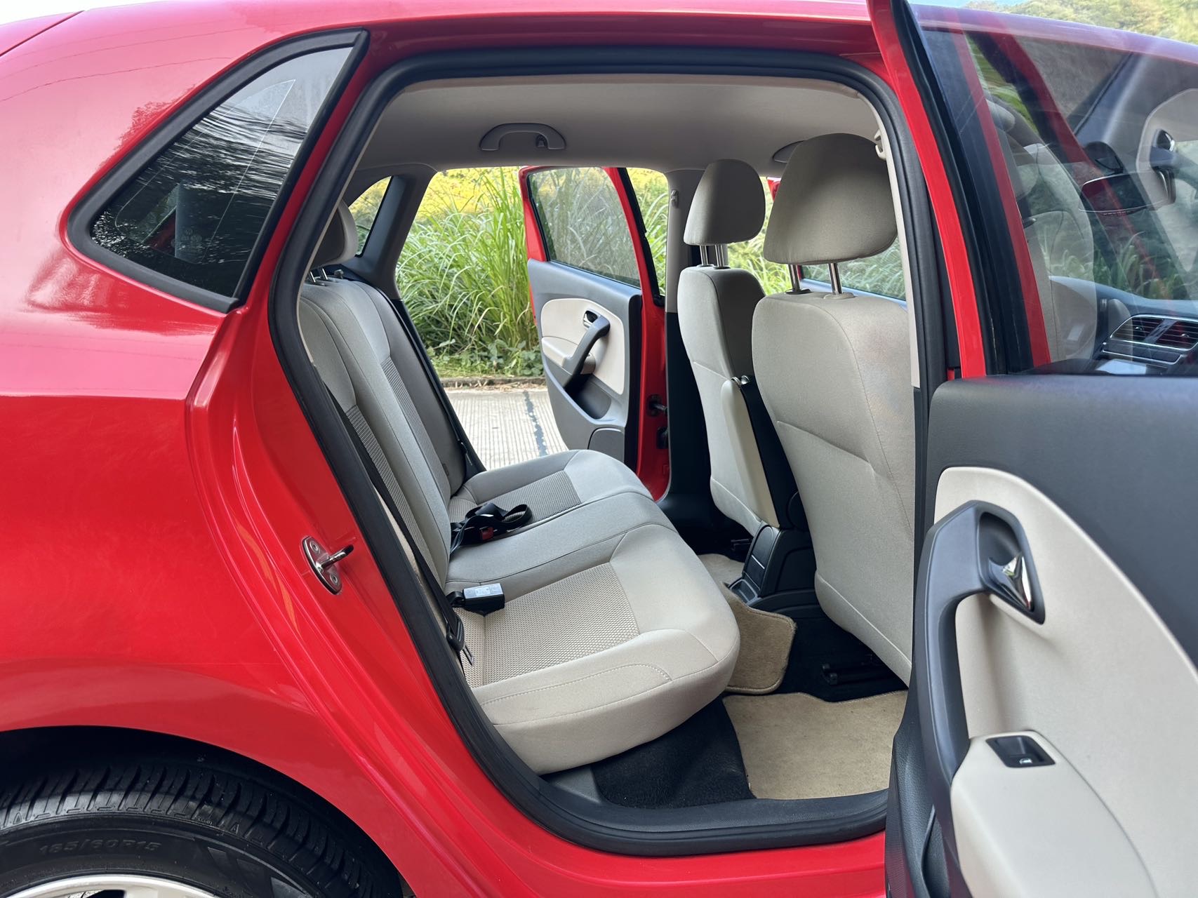 Volkswagen Polo 2014 car image #11