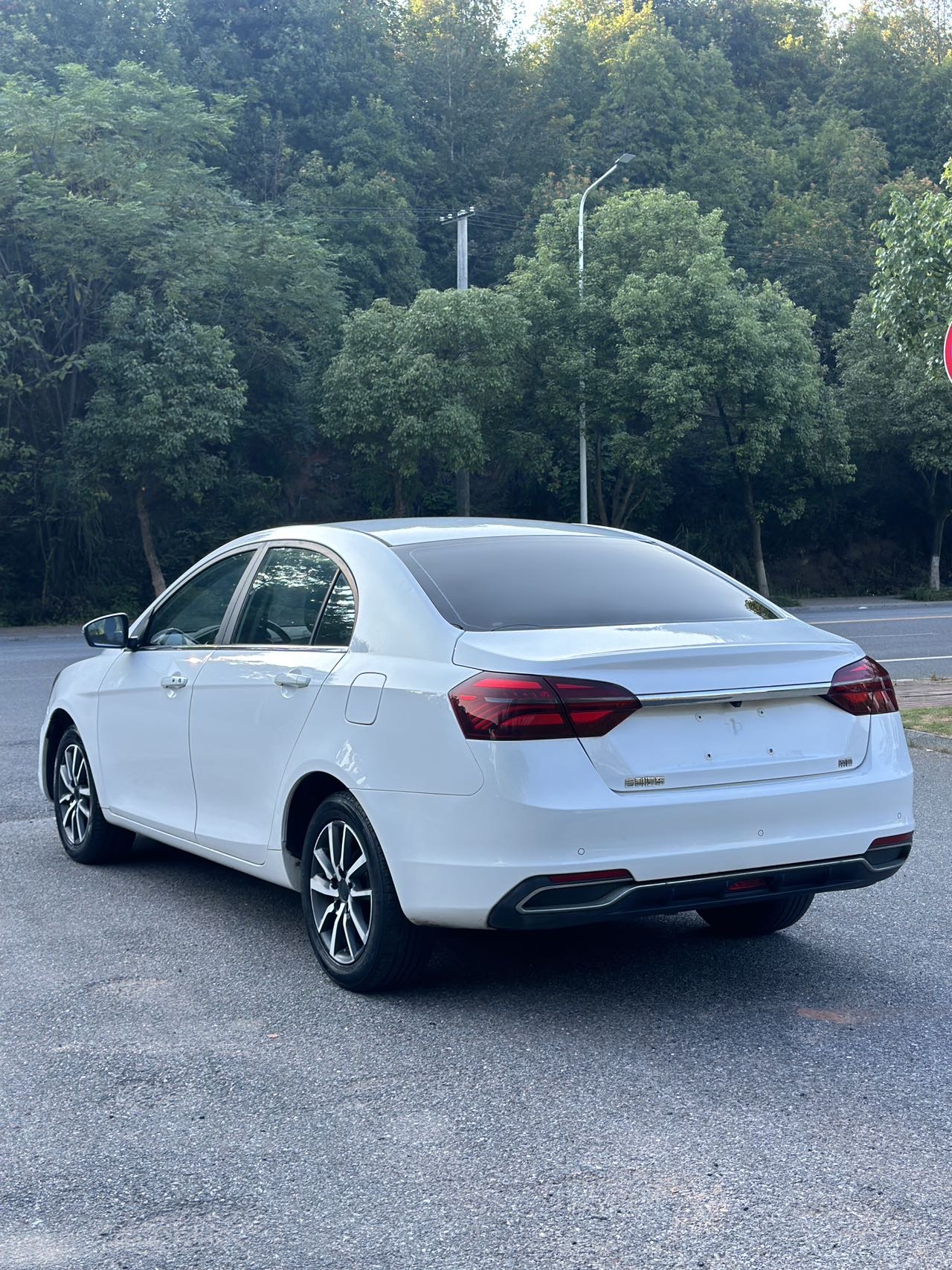 GEELY Emgrand 2019 #4 GEELY Emgrand 2019 car image #4