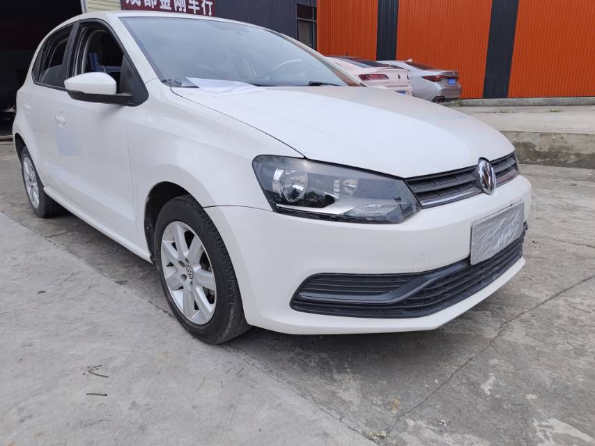 Volkswagen Polo 2015 car image #3