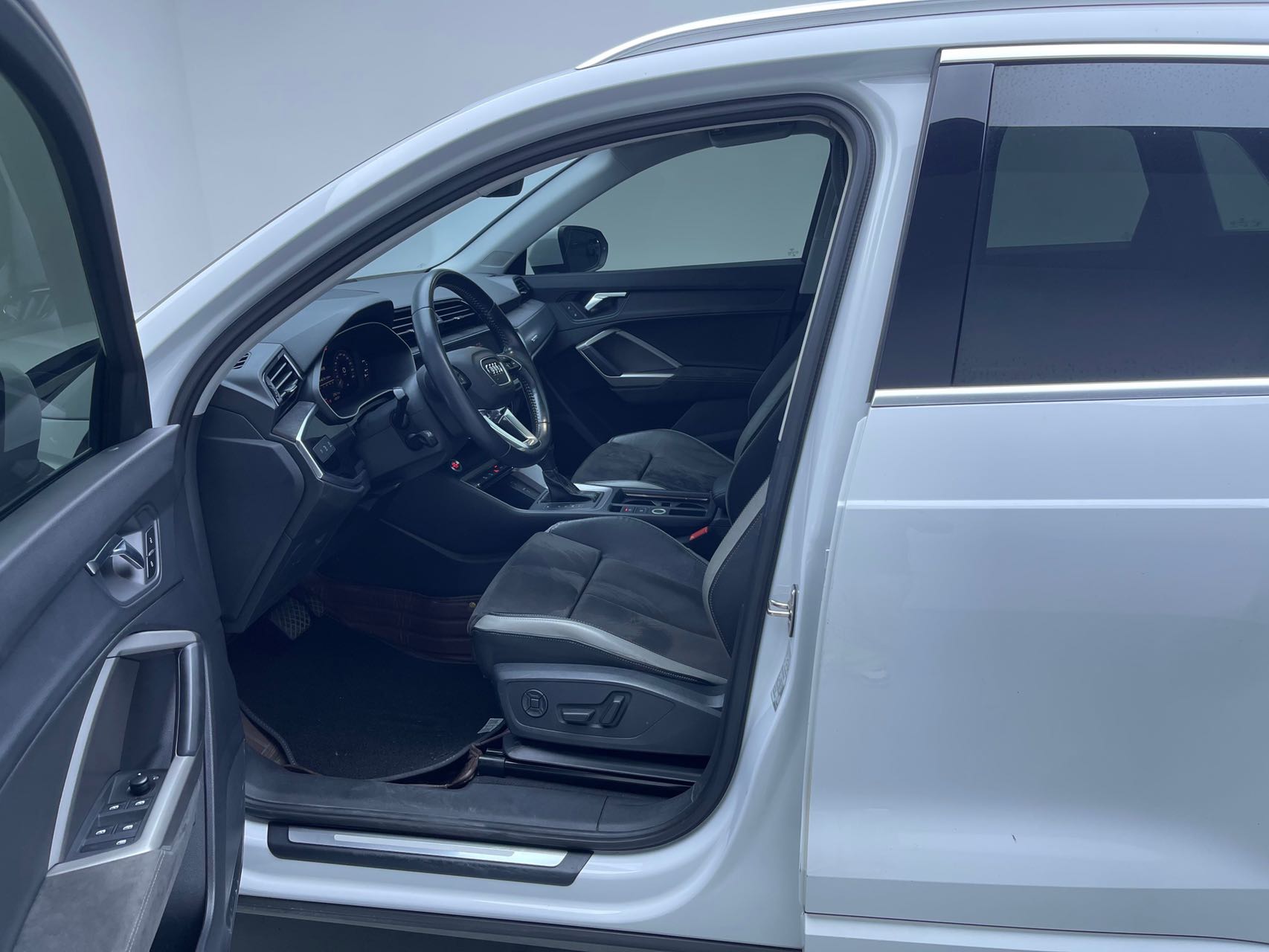 Audi Q3 2020 car image #6