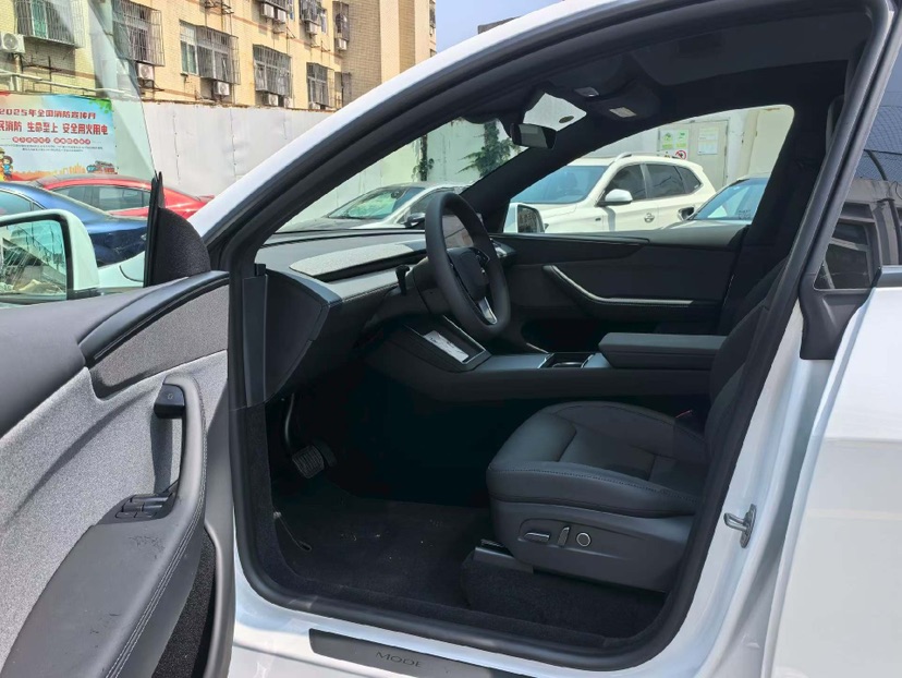 Tesla Model Y 2026 #4 Tesla Model Y 2026 car image #4
