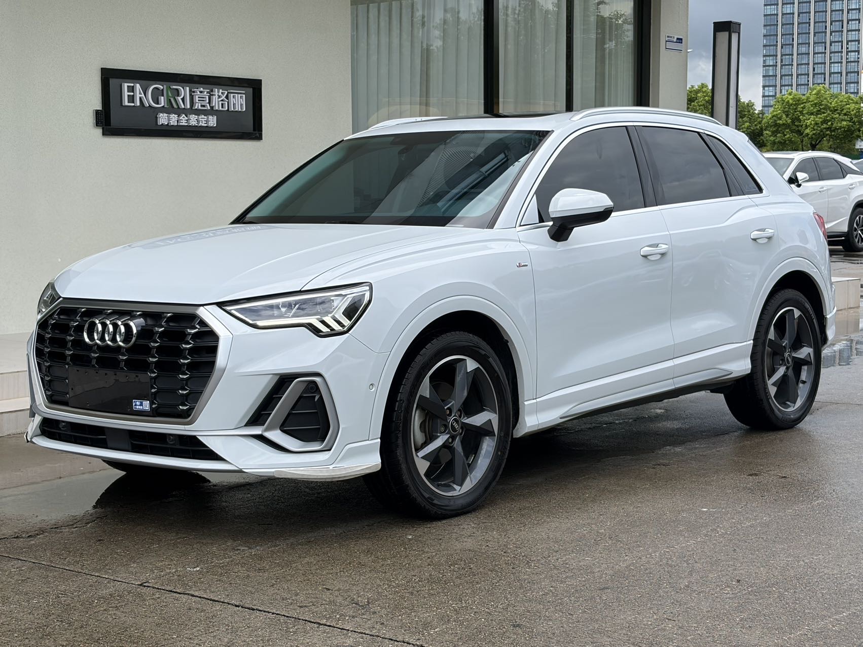 Audi Q3 2022 car image 