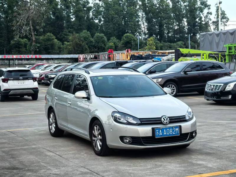 Volkswagen Golf (Imported) 2011 car image #3