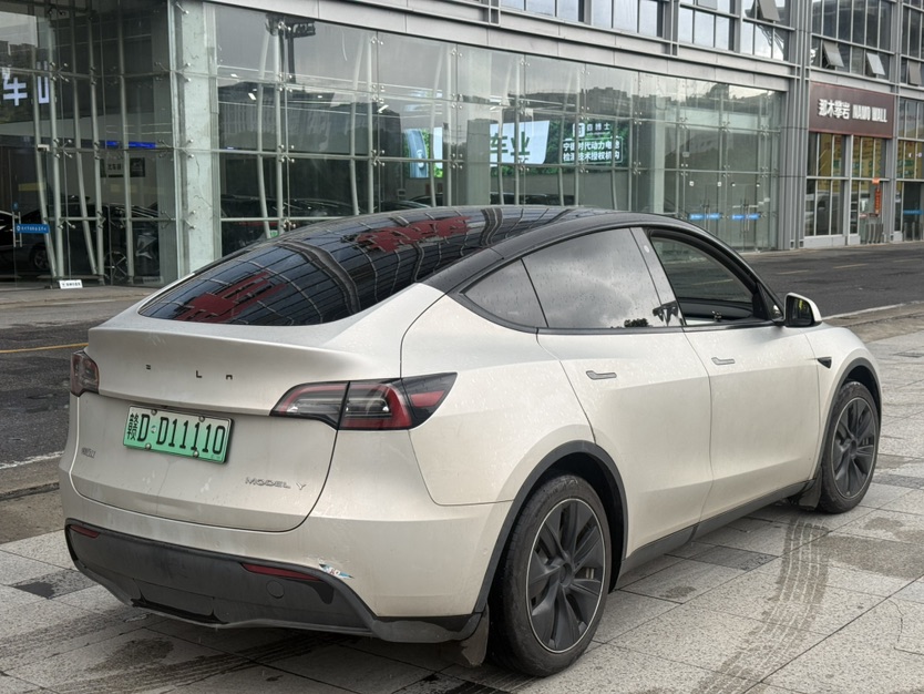 Tesla Model Y 2022 #6 Tesla Model Y 2022 car image #6