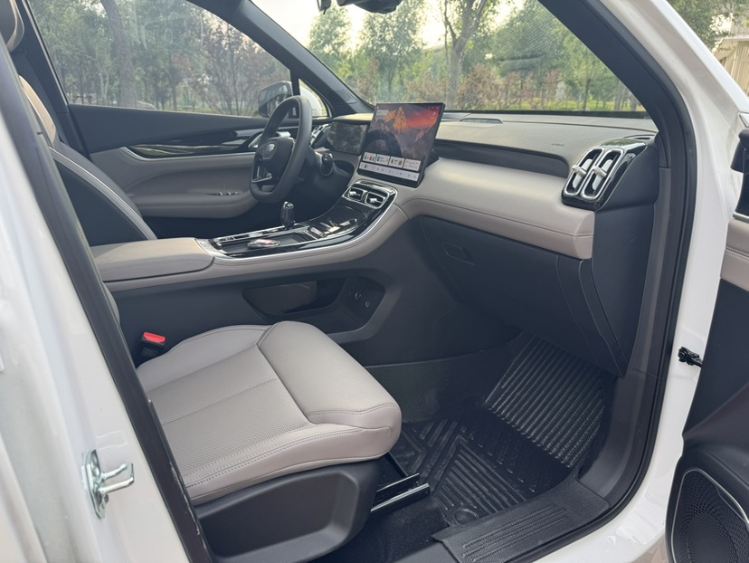 GEELY Boyue L 2025 car image #15