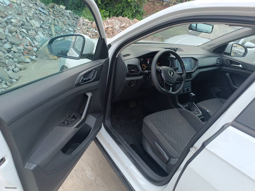 Volkswagen T-Cross 2023 car image #4