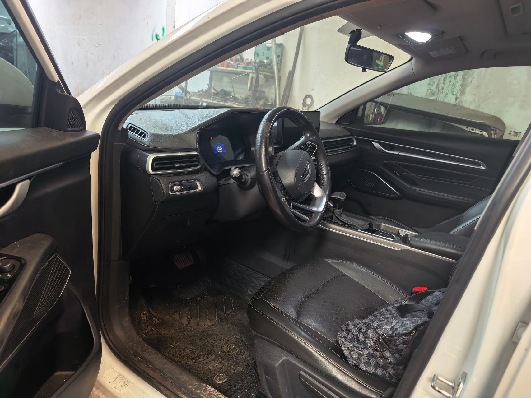 GEELY Emgrand 2022 car image #2