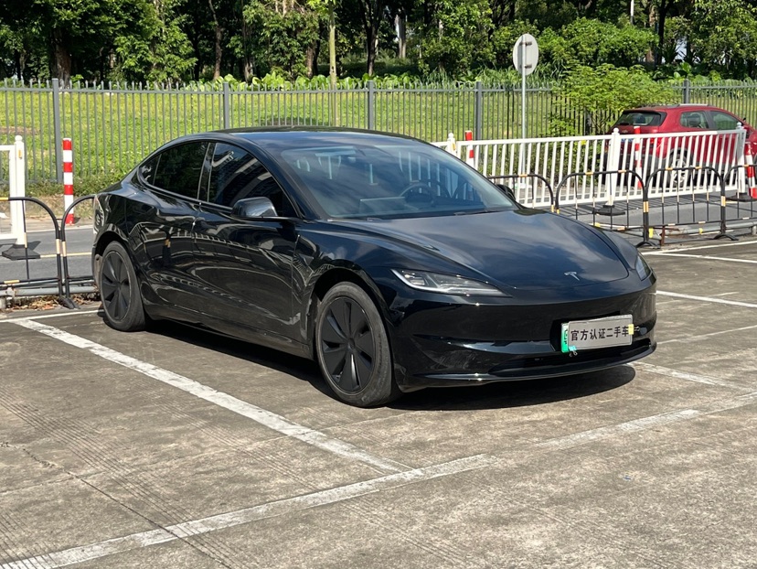 Tesla Model 3 2024 car image #3