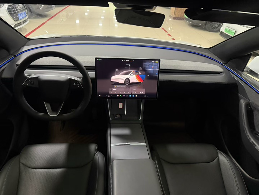Tesla Model Y L 2025 #6 Tesla Model Y L 2025 car image #6