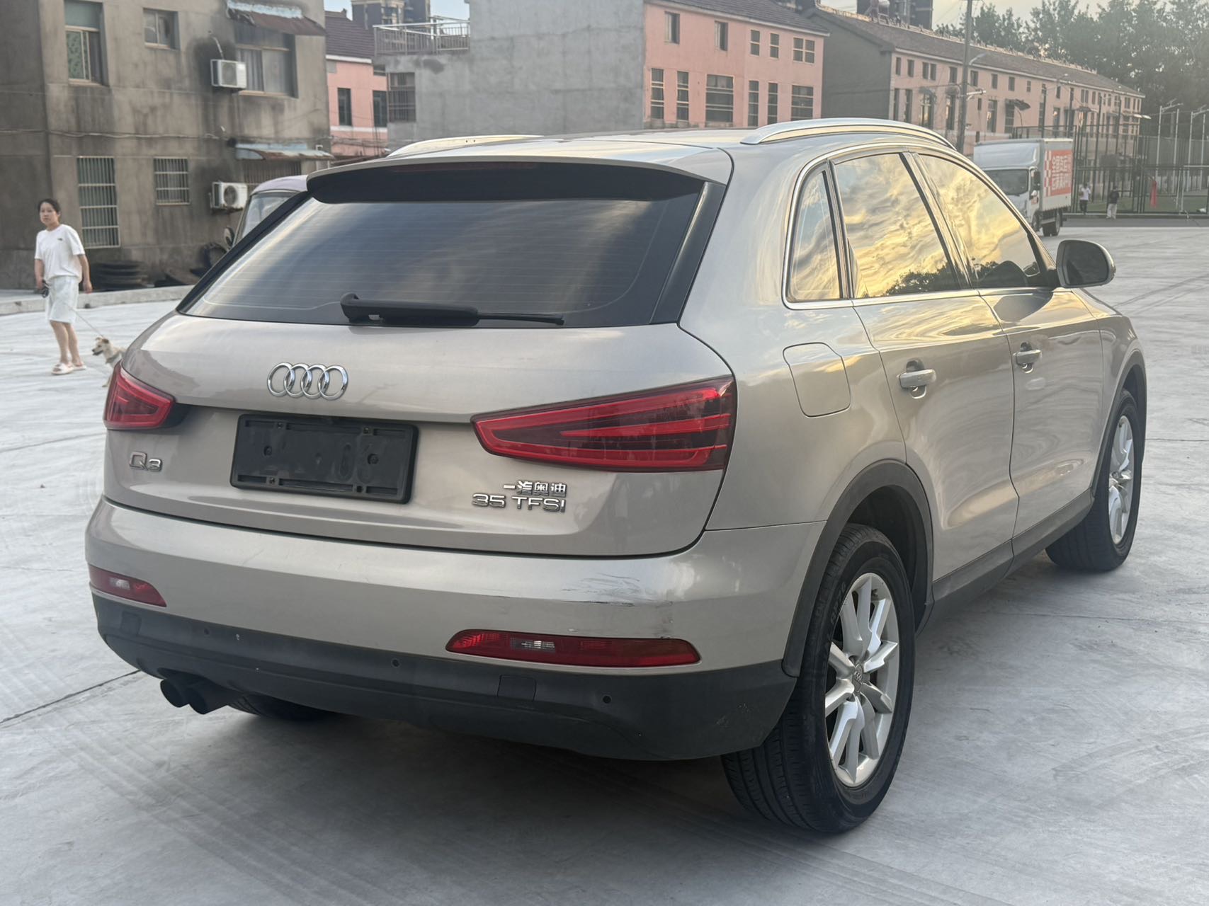 Audi Q3 2015 car image #9