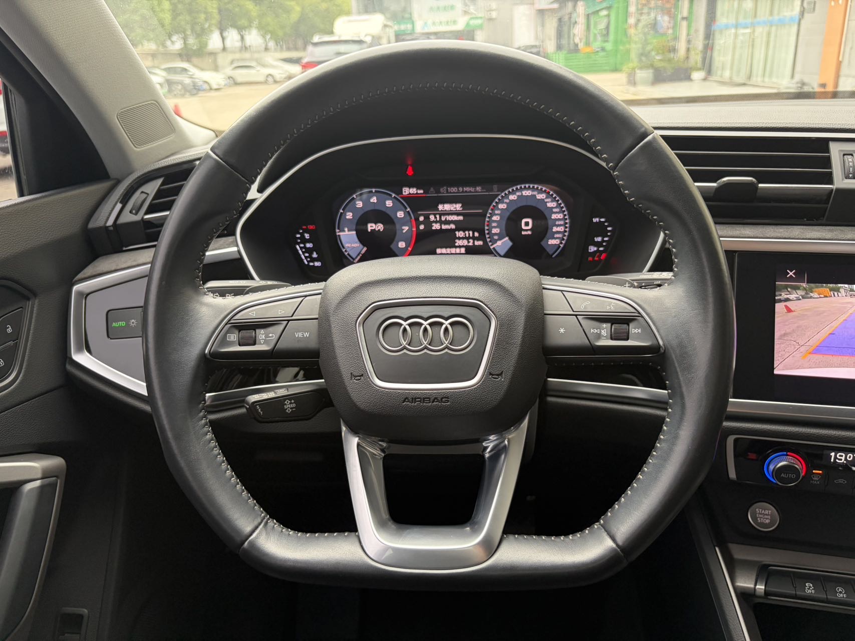 Audi Q3 2020 car image #10