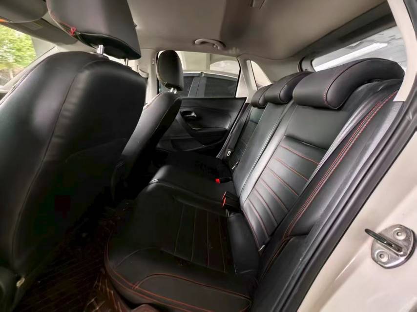 Volkswagen Polo 2016 car image #8