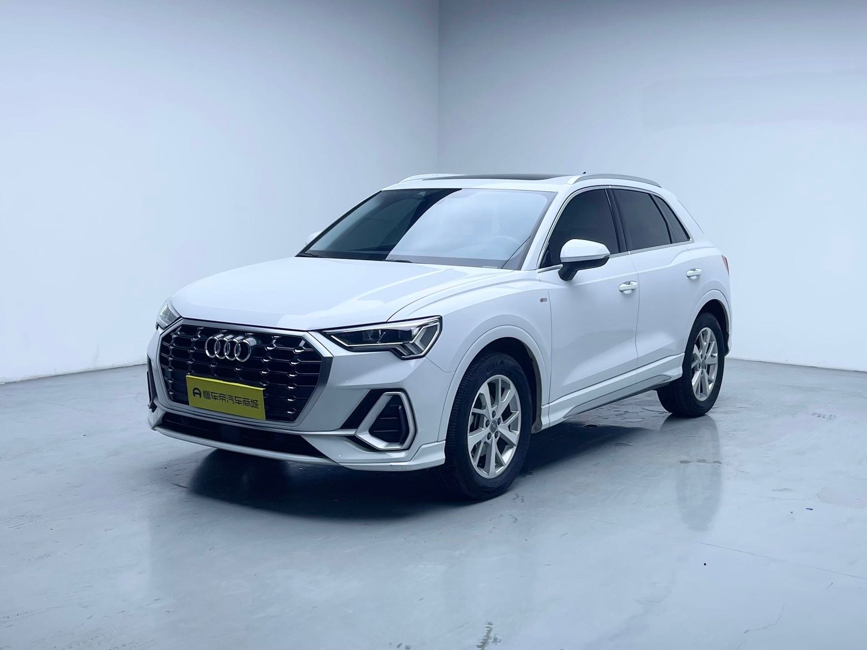 Audi Q3 2020 car image 