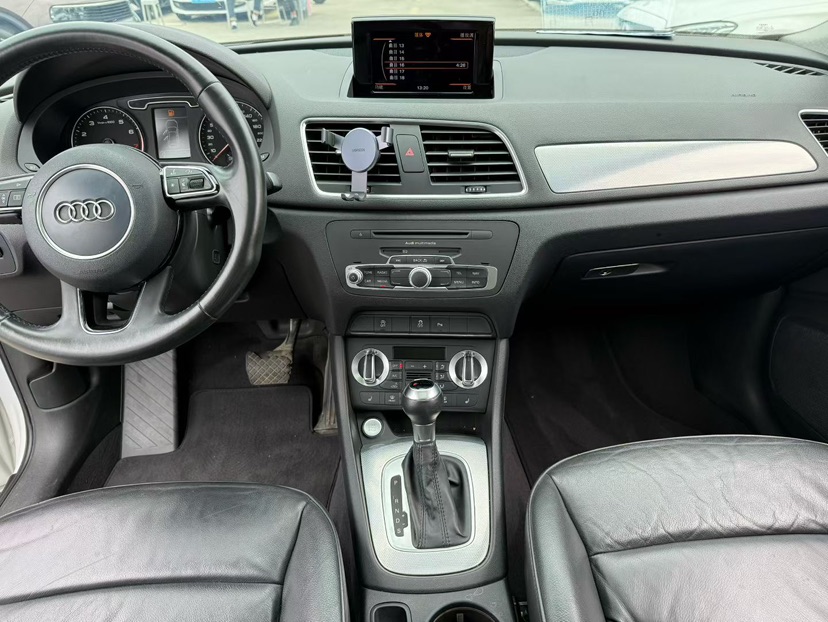 Audi Q3 2016 car image #6