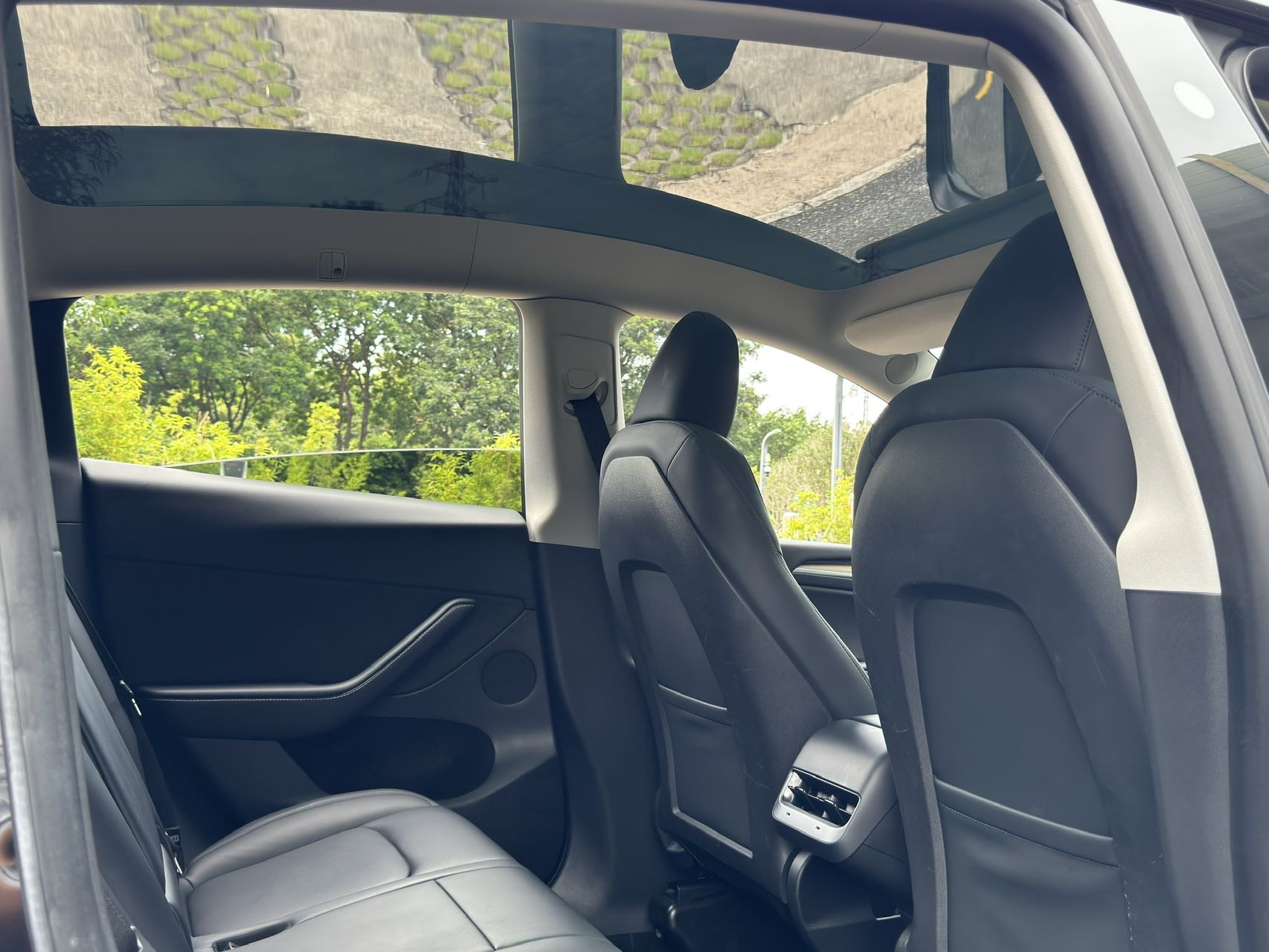 Tesla Model Y 2022 car image #6