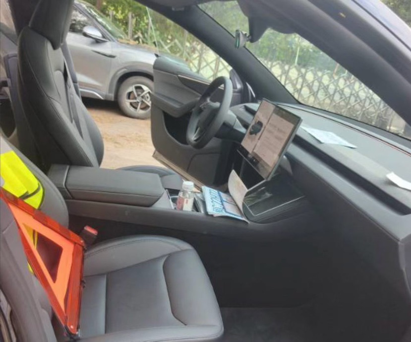 Tesla Model Y 2026 car image #2