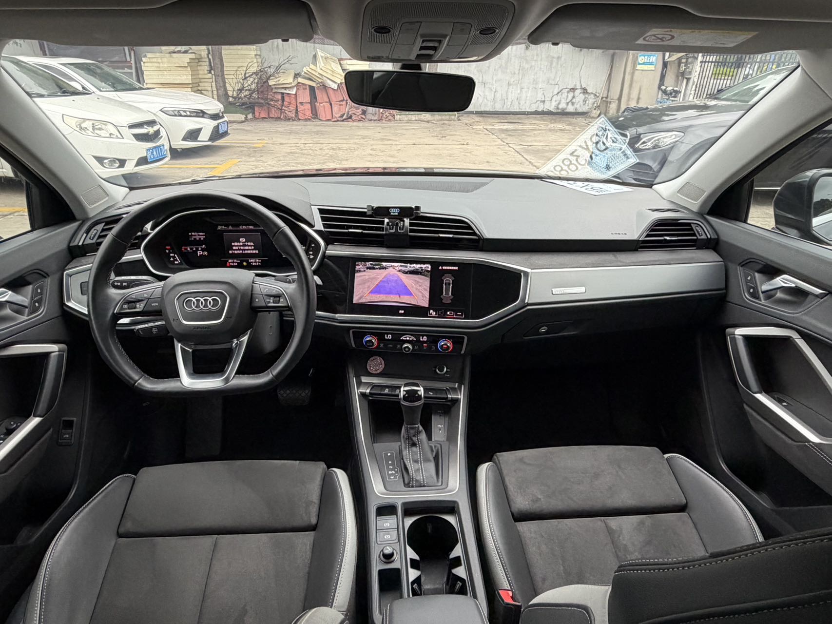 Audi Q3 2023 car image #9