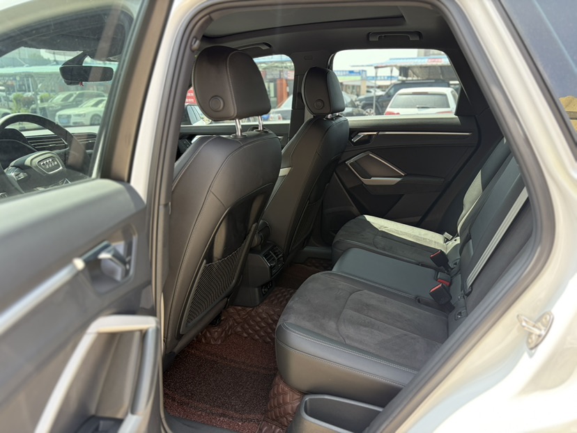 Audi Q3 2023 car image #8