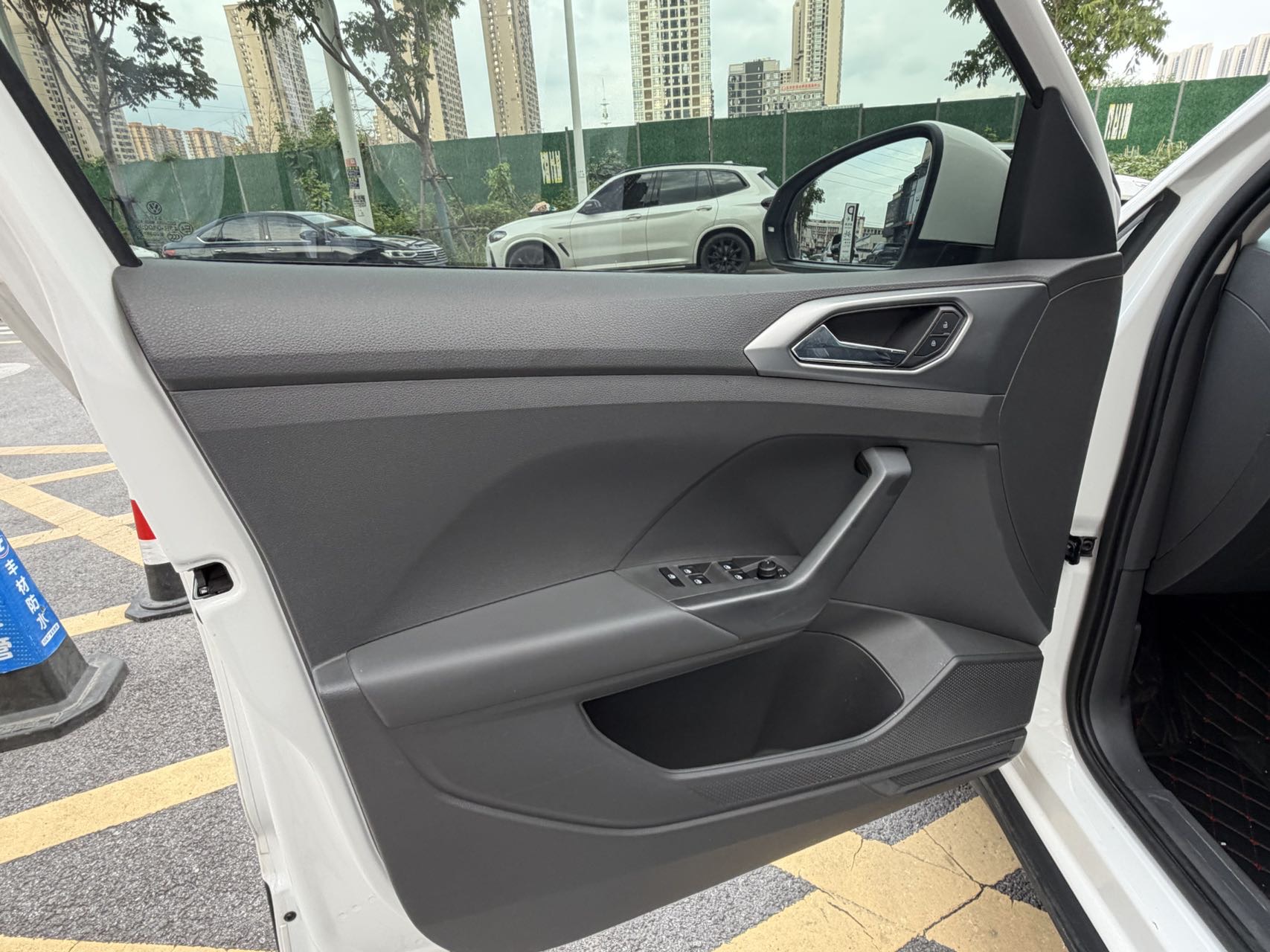 Volkswagen T-Cross 2022 car image #7