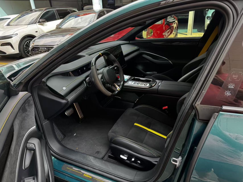 MI SU7 Ultra 2025 car image #2