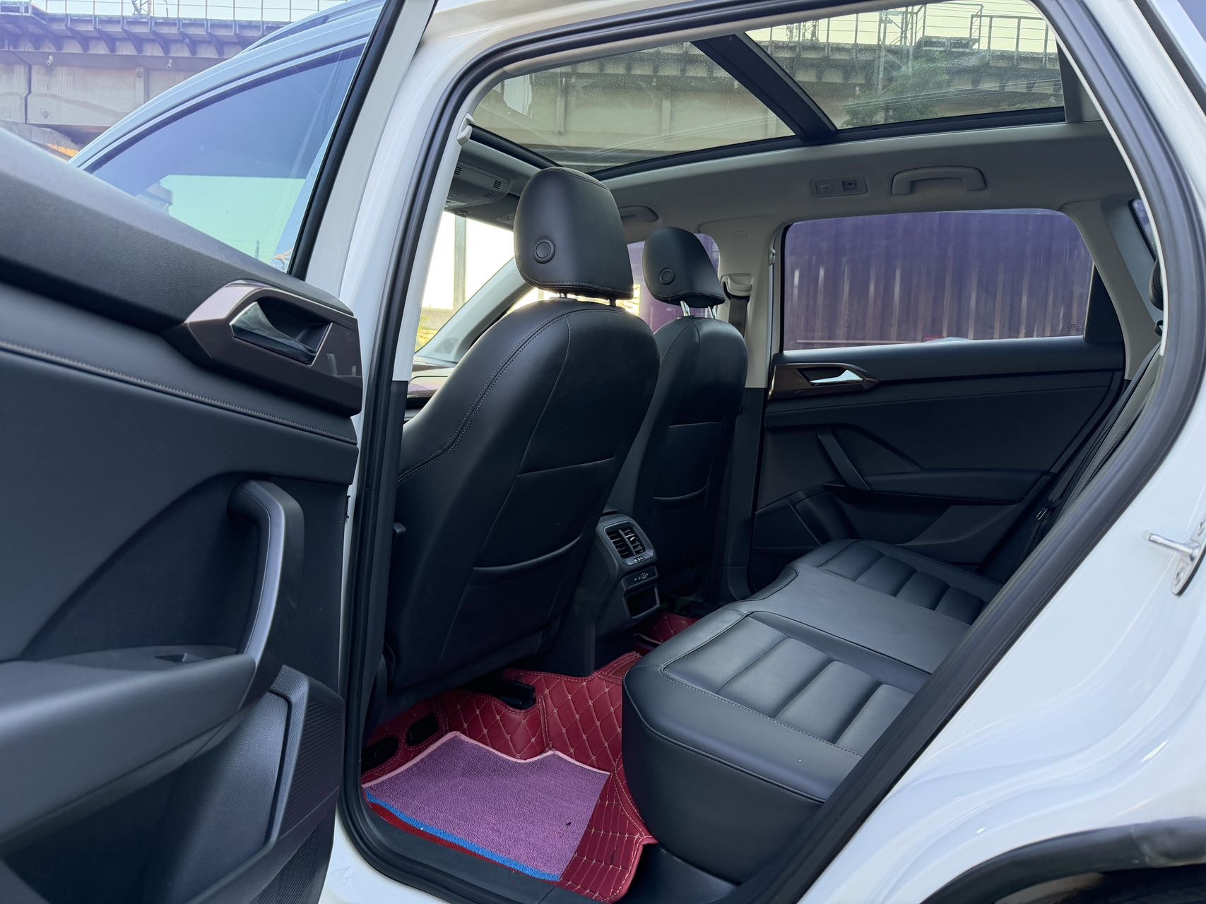 Volkswagen Tharu 2022 car image #9