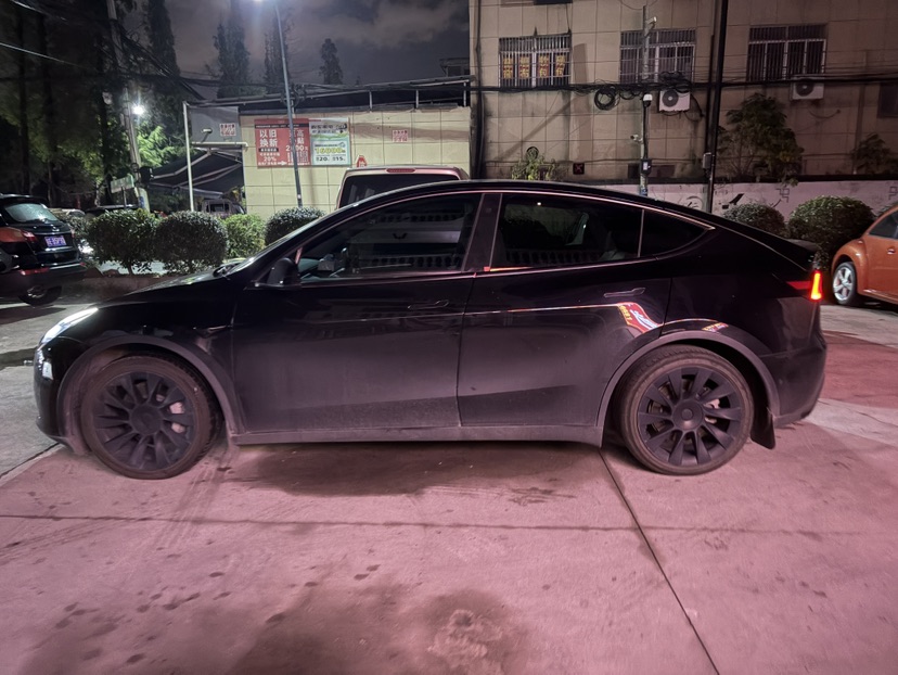 Tesla Model Y 2022 #3 Tesla Model Y 2022 car image #3