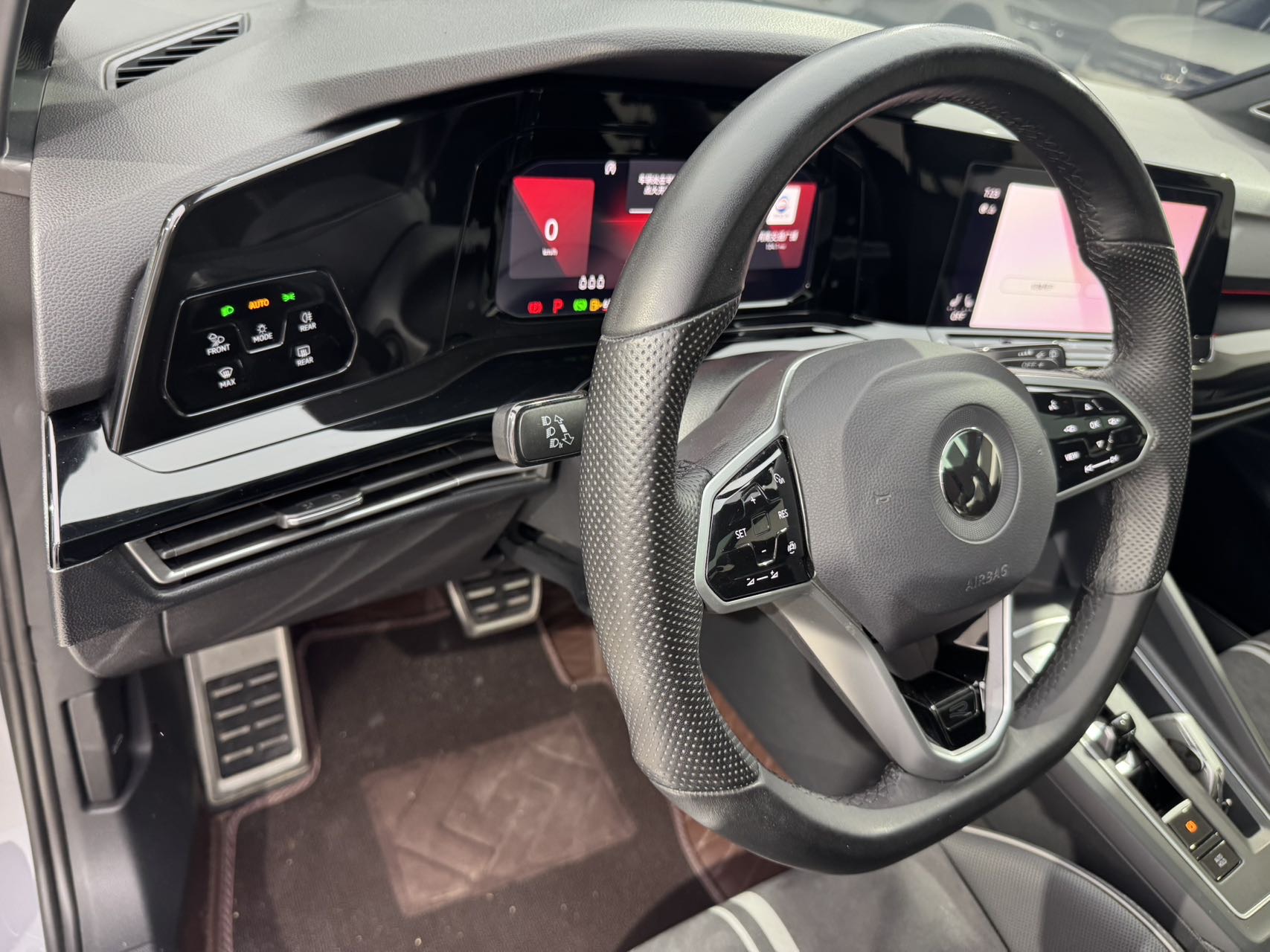 Volkswagen Golf 2023 car image #10