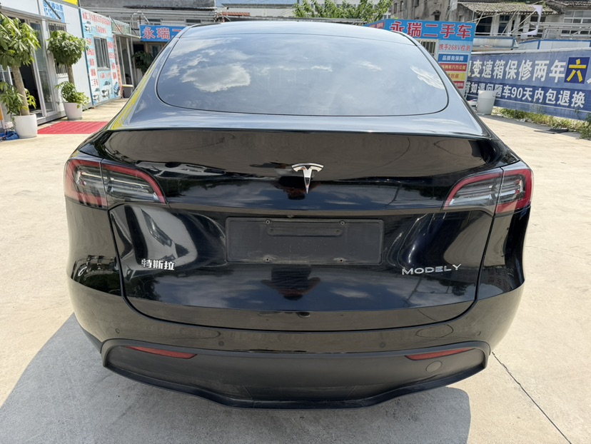 Tesla Model Y 2022 #4 Tesla Model Y 2022 car image #4