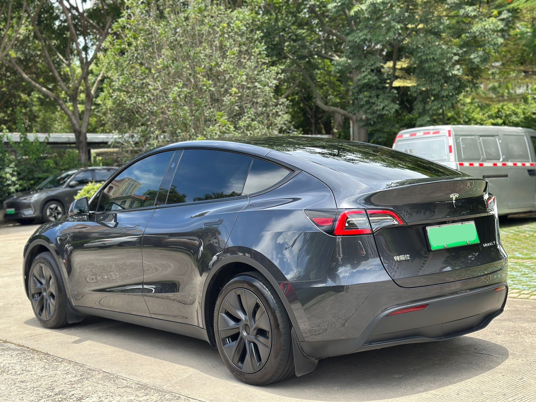 Tesla Model Y 2024 #9 Tesla Model Y 2024 car image #9