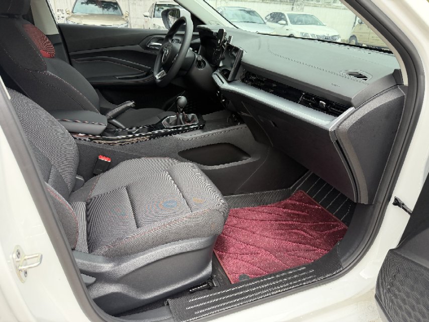 MG 5 2025 imagen de coche #8
