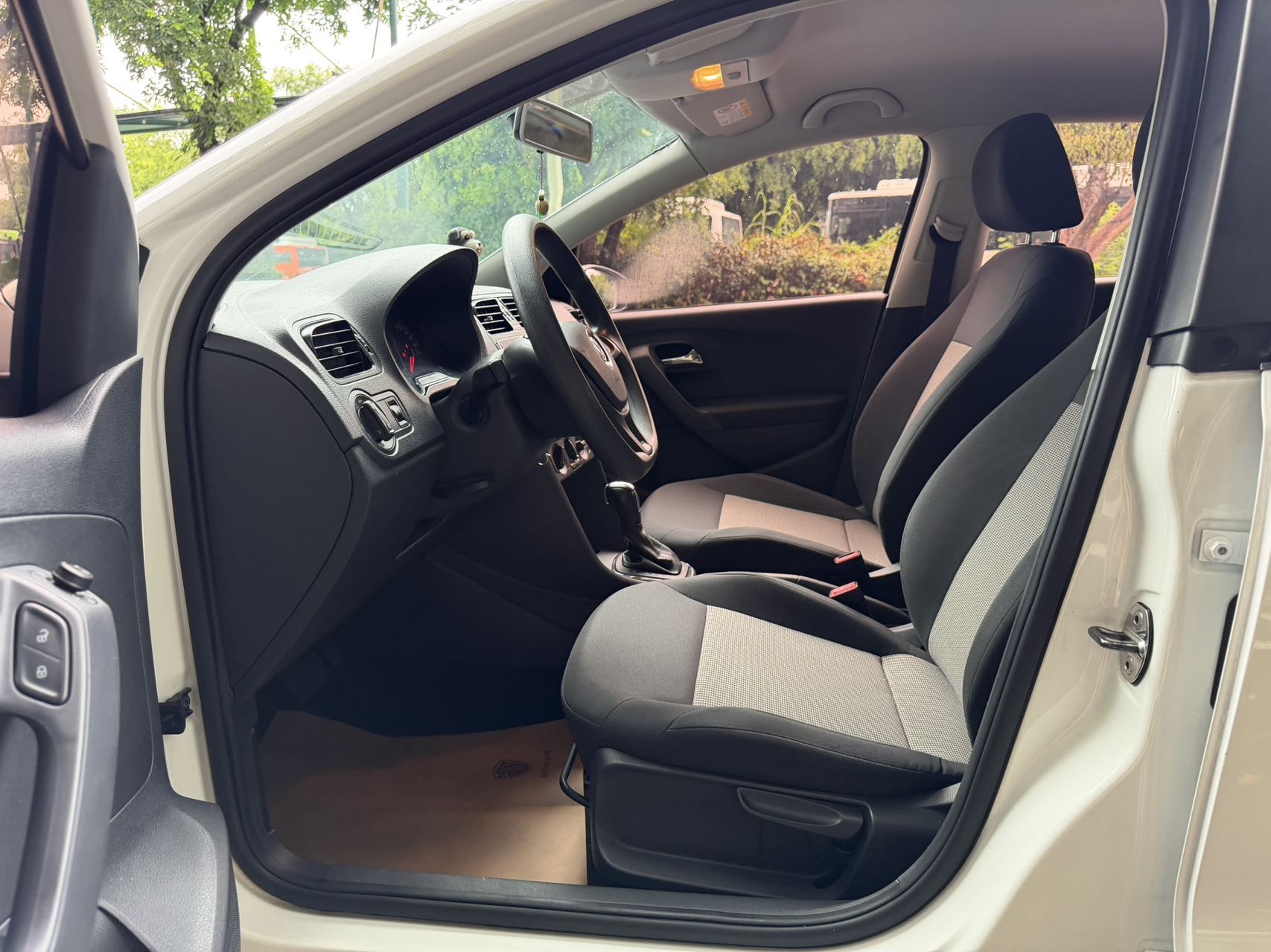 Volkswagen Polo 2017 car image #7