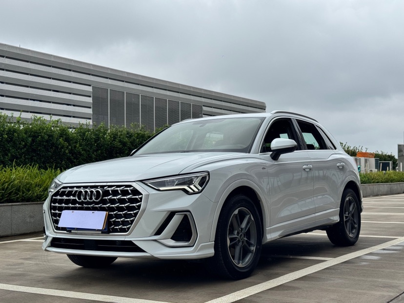 Audi Q3 2023 car image 