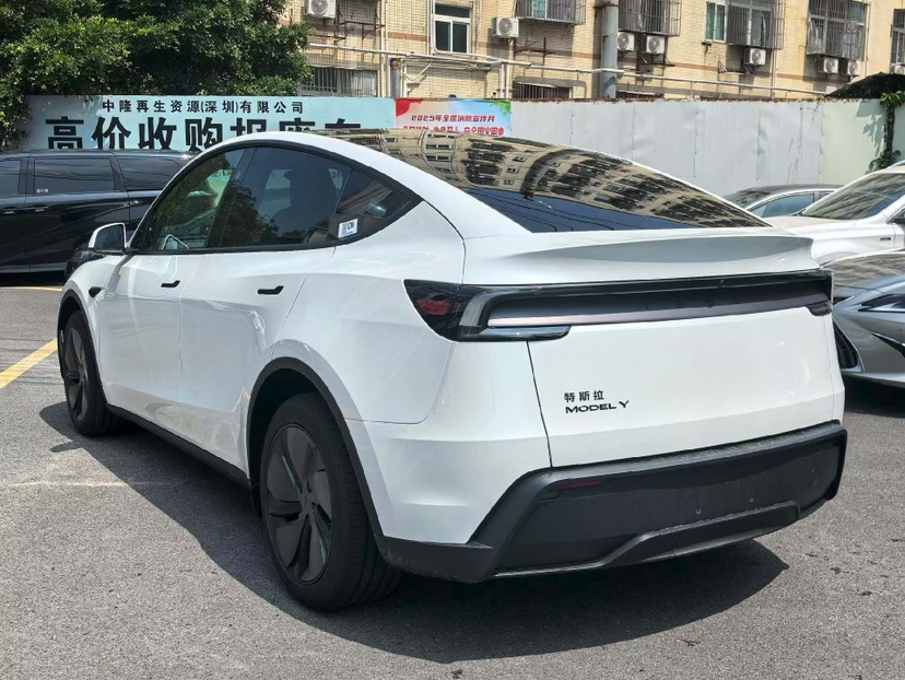 Tesla Model Y 2026 #9 Tesla Model Y 2026 car image #9