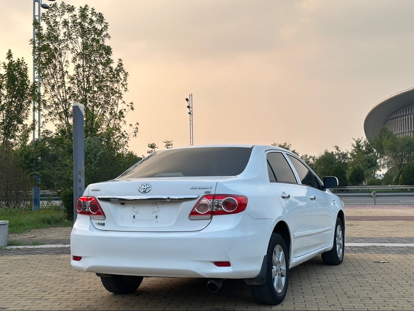 Toyota Corolla 2011 immagine di auto #4
