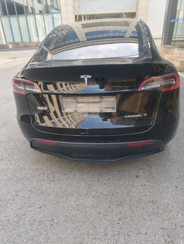 Tesla Model Y 2022 #3 Tesla Model Y 2022 car image #3