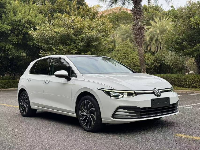 Volkswagen Golf 2024 car image #3