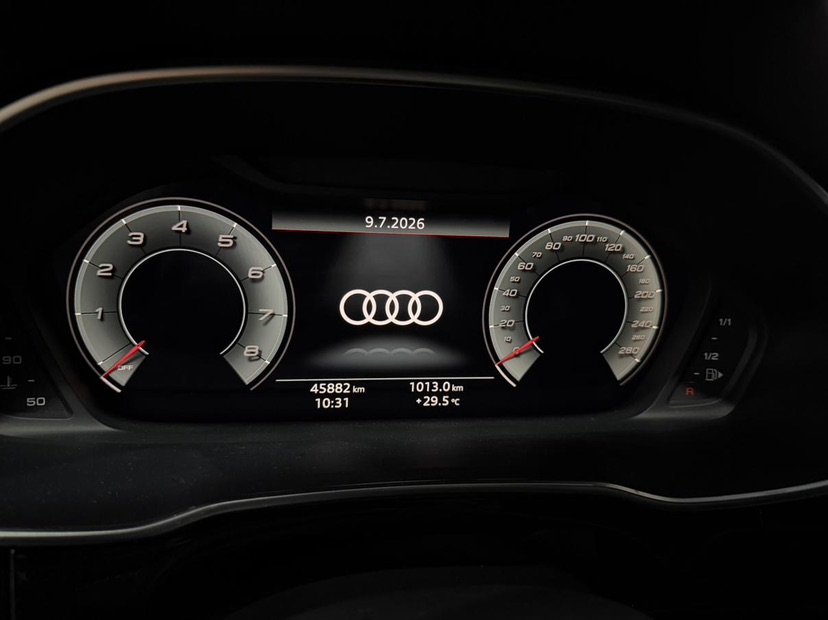Audi Q3 2022 car image #5