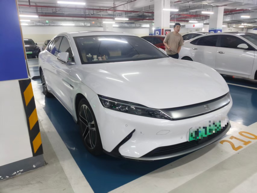 BYD Han 2021 #3 BYD Han 2021 car image #3