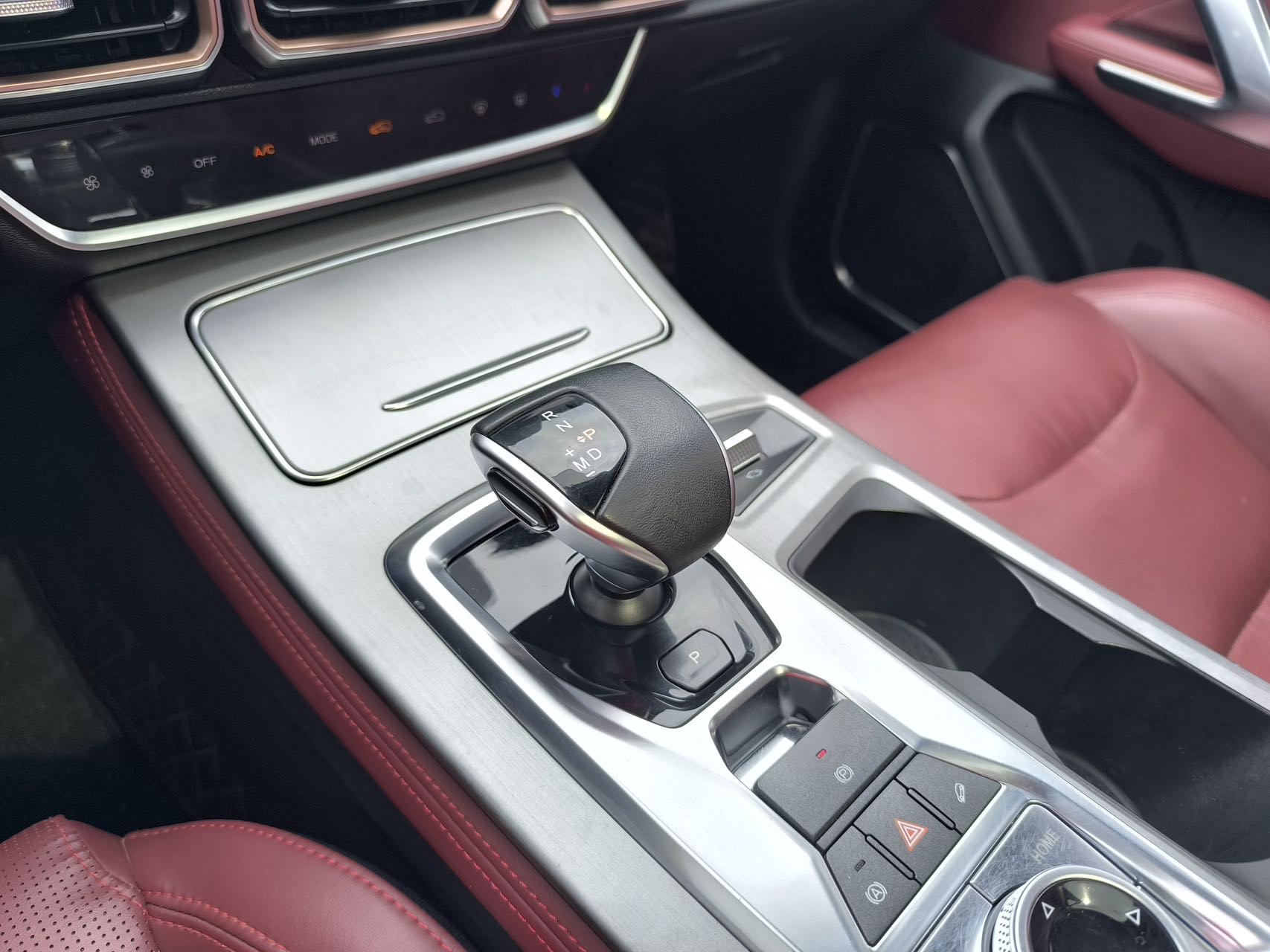 Jetour X70 PLUS 2023 car image #10