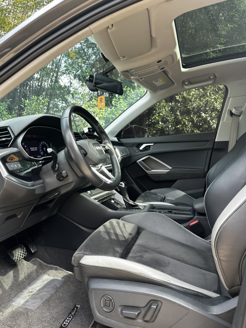 Audi Q3 2020 car image #7