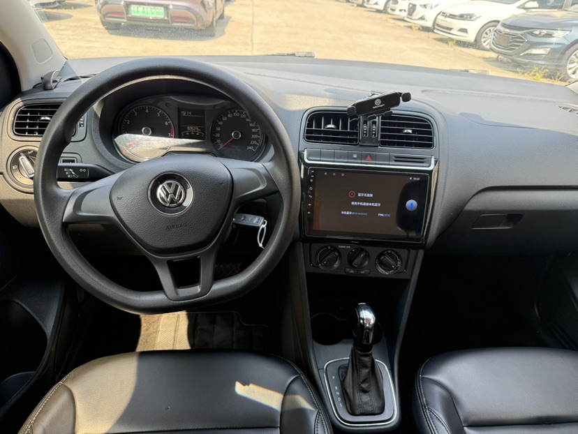 Volkswagen Polo 2017 car image #6