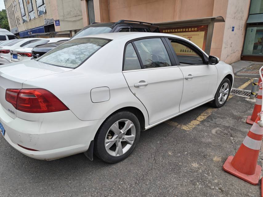 Volkswagen Bora 2014 car image #6