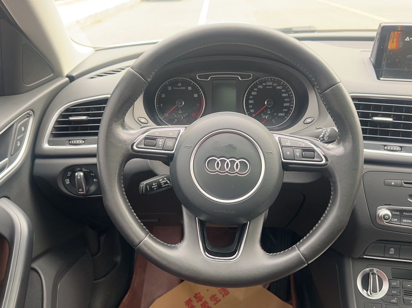 Audi Q3 2015 car image #11