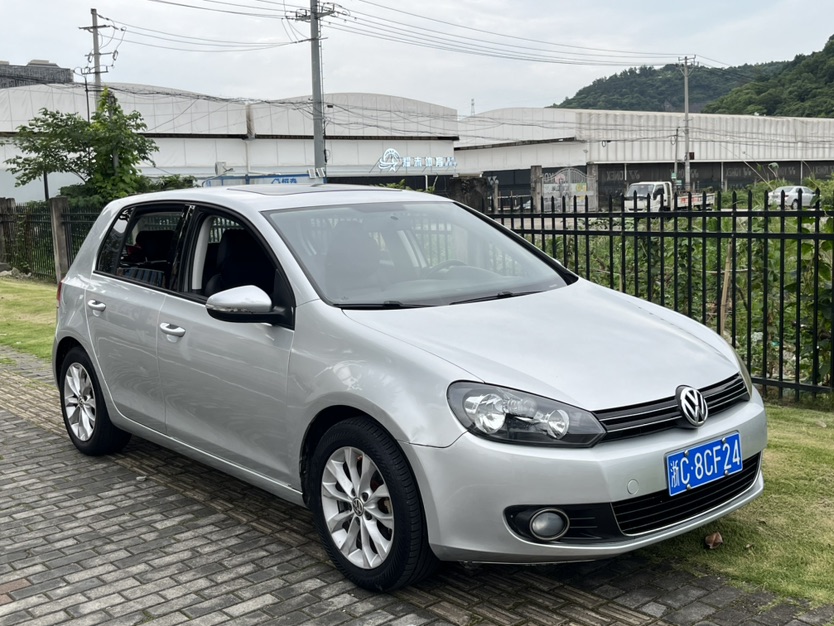 Volkswagen Golf 2012 car image #2